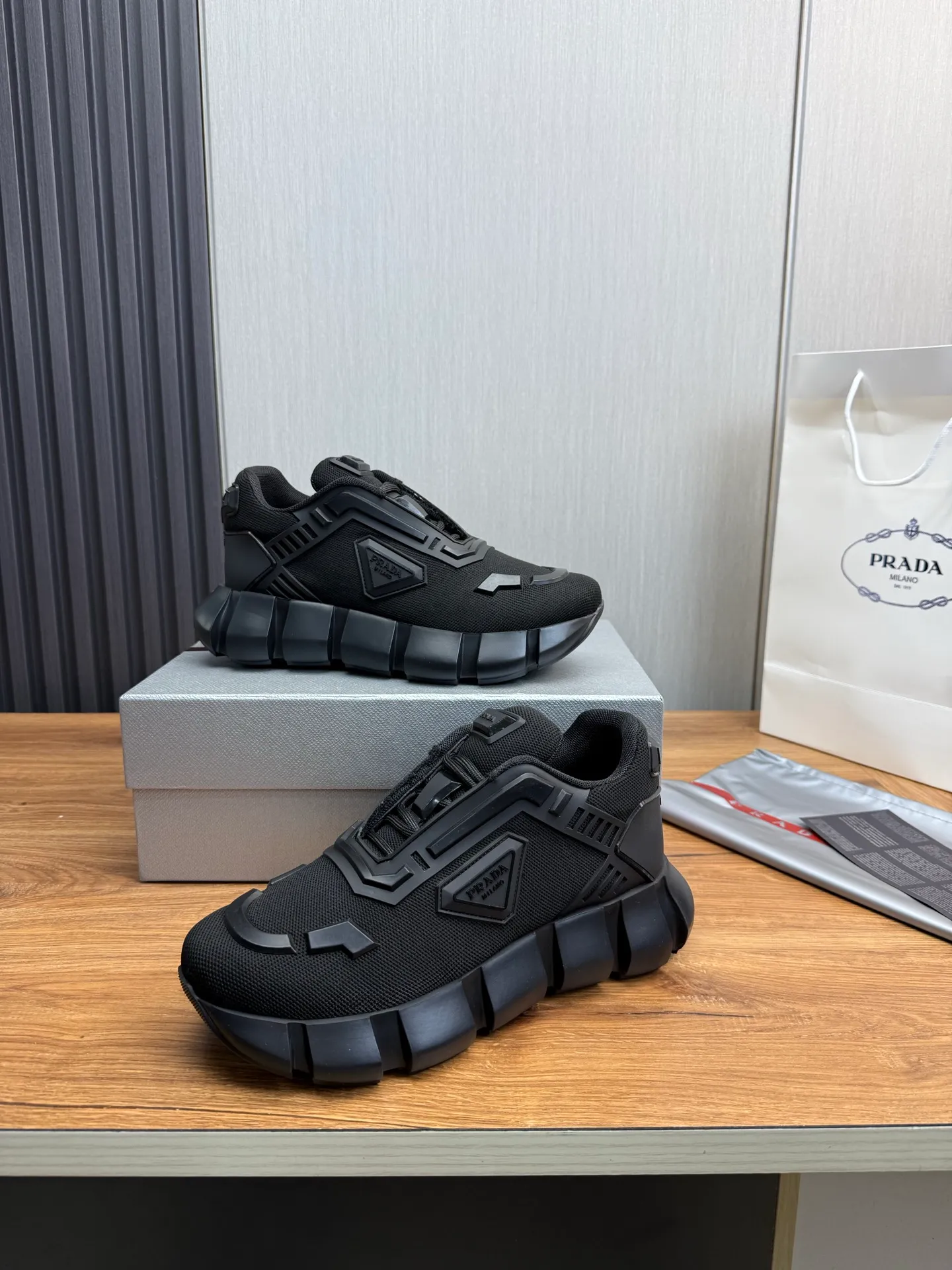 Factory price 580💰 [PRADA] Men's shoes are popular in the counter, official website is synchronized, 1 high-quality shipment ✔️Original mesh + cowhide lining, 1🆚1 replica, original bottom, 38-45 (45 customized, non-refundable)